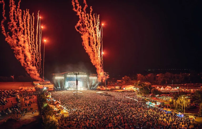 Przewodnik po Rock for People 2026: Jak czeski festiwal podbija Europę