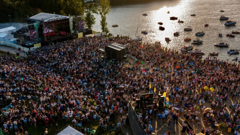 Olsztyn Green Festival 2026 odsłania wszystkie karty. Kto zagra nad jeziorem Ukiel?