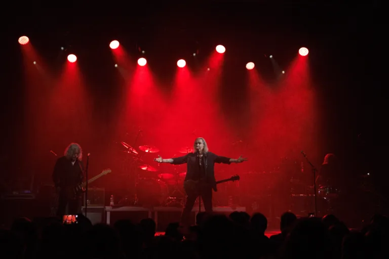 Ponad 40 lat na scenie i ani kroku wstecz. New Model Army we Wrocławiu [ZDJĘCIA]