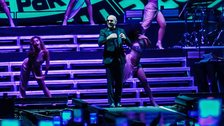 Pitbull porwał PGE Narodowy. Warszawa nie przestała tańczyć nawet w deszczu [ZDJĘCIA]